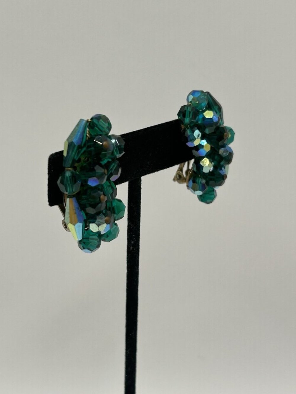 Vintage Emerald Green AB Bead Cluster Clip On Earrings Statement MCM Retro Shine - Picture 4 of 9